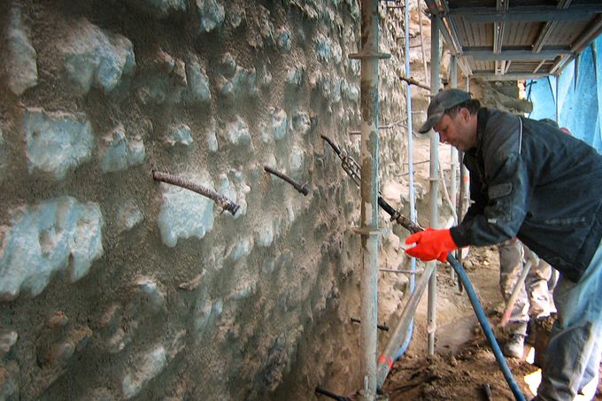 Anschließen der Injektageklammer in Laufen
