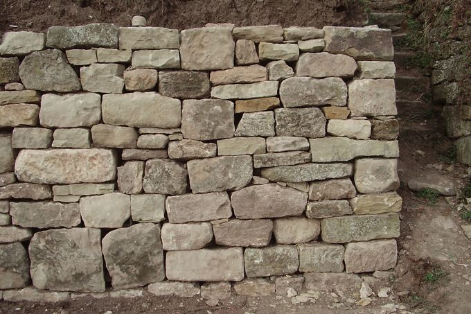 Trockenmauer auf dem Asperg
